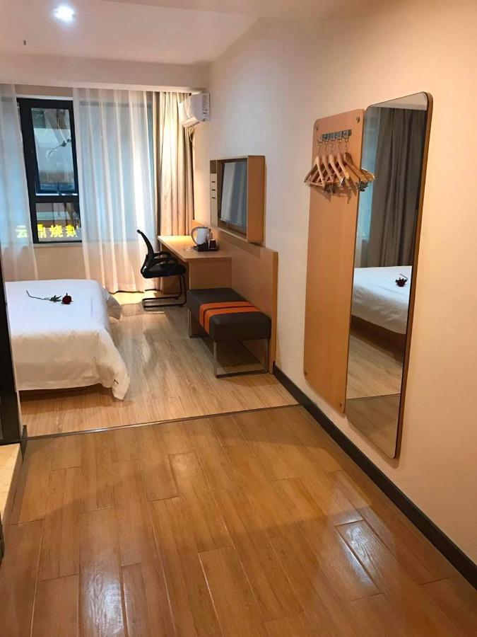 Отель 7 Days Premium Chongqing Jiangbei International Airport Branch Экстерьер фото